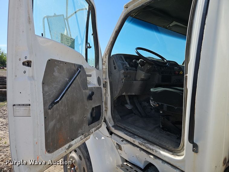 image for item DR8590 2000 Sterling  A9500 water truck