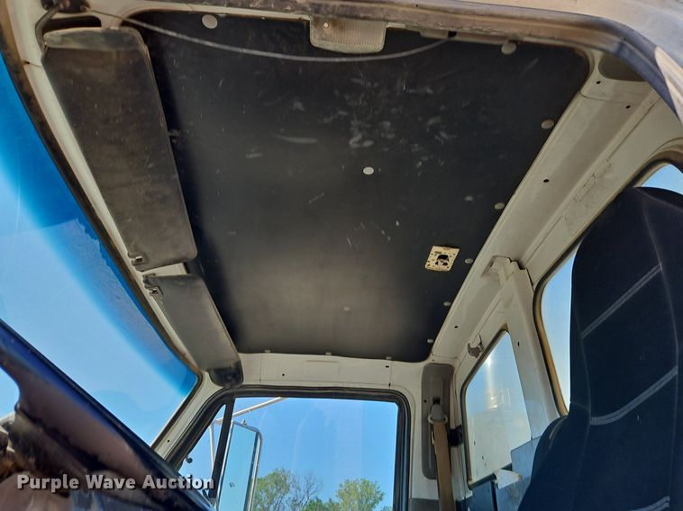 image for item DR8590 2000 Sterling  A9500 water truck