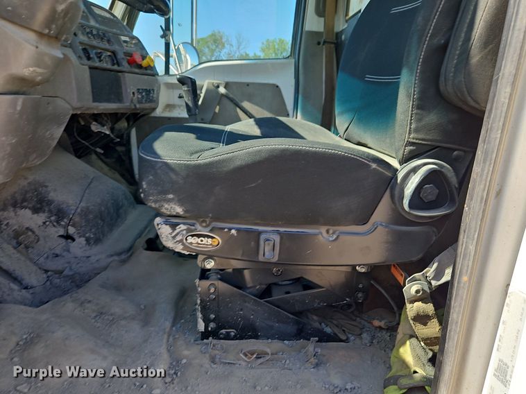 image for item DR8590 2000 Sterling  A9500 water truck