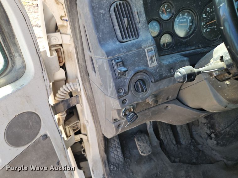 image for item DR8590 2000 Sterling  A9500 water truck