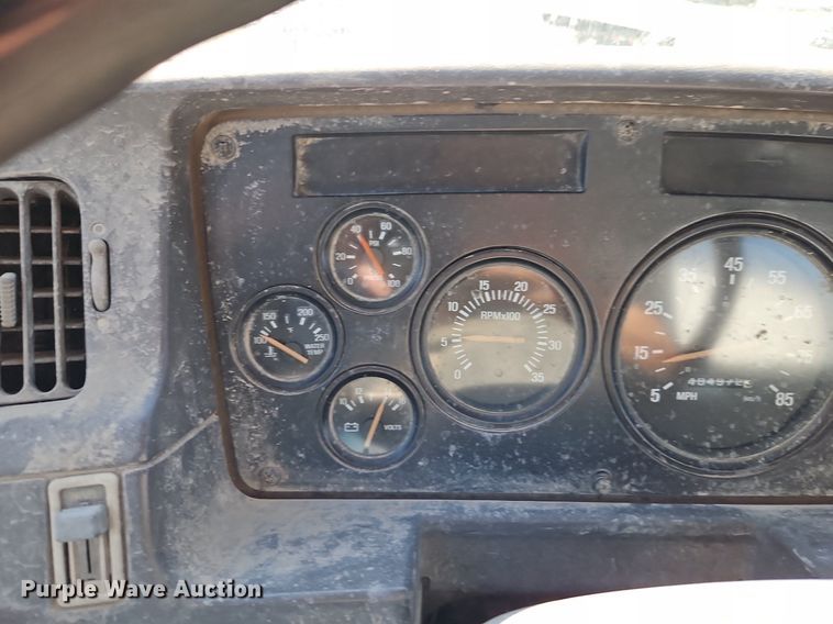 image for item DR8590 2000 Sterling  A9500 water truck