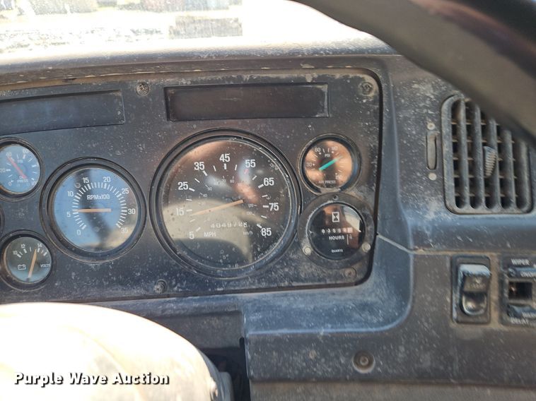 image for item DR8590 2000 Sterling  A9500 water truck