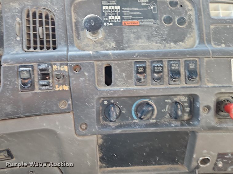 image for item DR8590 2000 Sterling  A9500 water truck