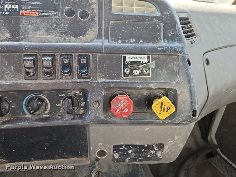 image for item DR8590 2000 Sterling  A9500 water truck