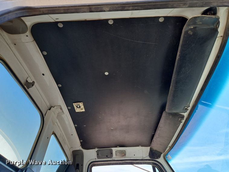 image for item DR8590 2000 Sterling  A9500 water truck