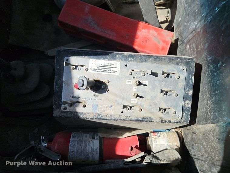 image for item DR8590 2000 Sterling  A9500 water truck