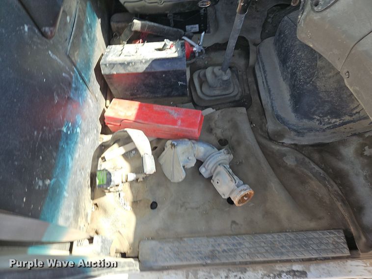 image for item DR8590 2000 Sterling  A9500 water truck