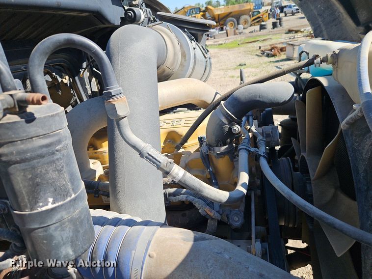 image for item DR8590 2000 Sterling  A9500 water truck