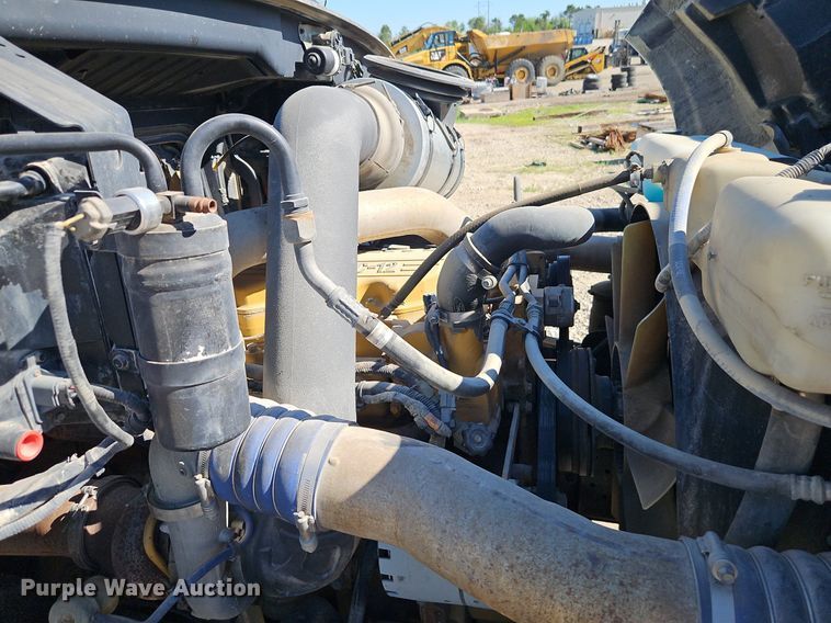 image for item DR8590 2000 Sterling  A9500 water truck