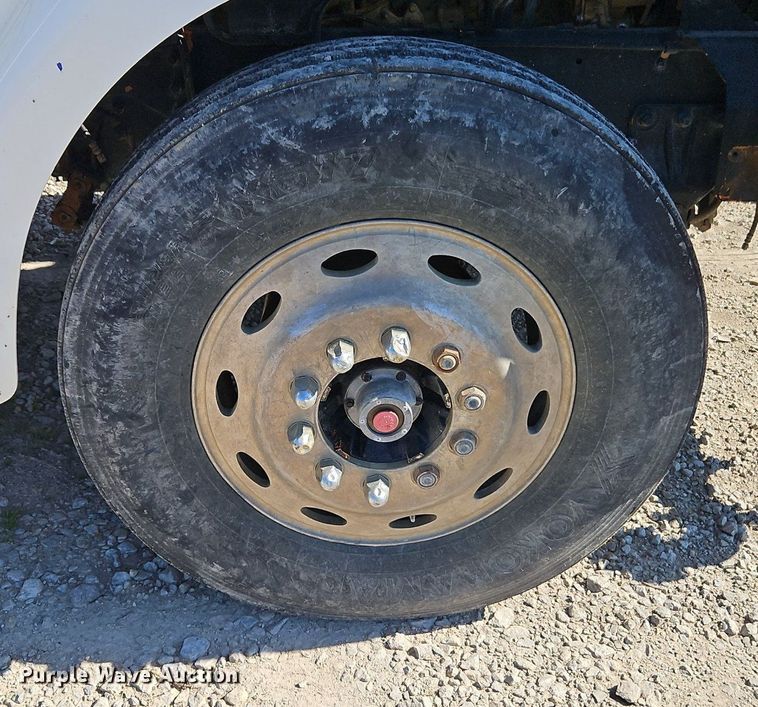 image for item DR8590 2000 Sterling  A9500 water truck