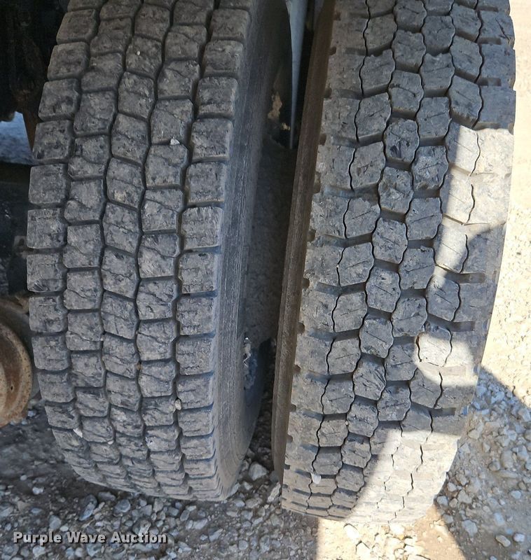 image for item DR8590 2000 Sterling  A9500 water truck