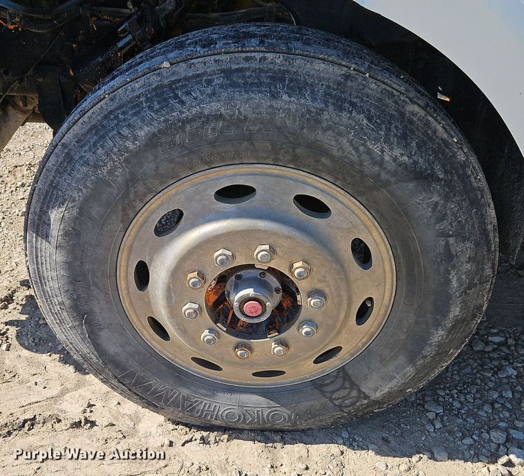 image for item DR8590 2000 Sterling  A9500 water truck