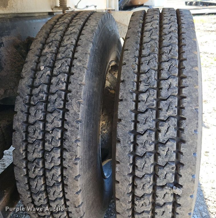 image for item DR8590 2000 Sterling  A9500 water truck