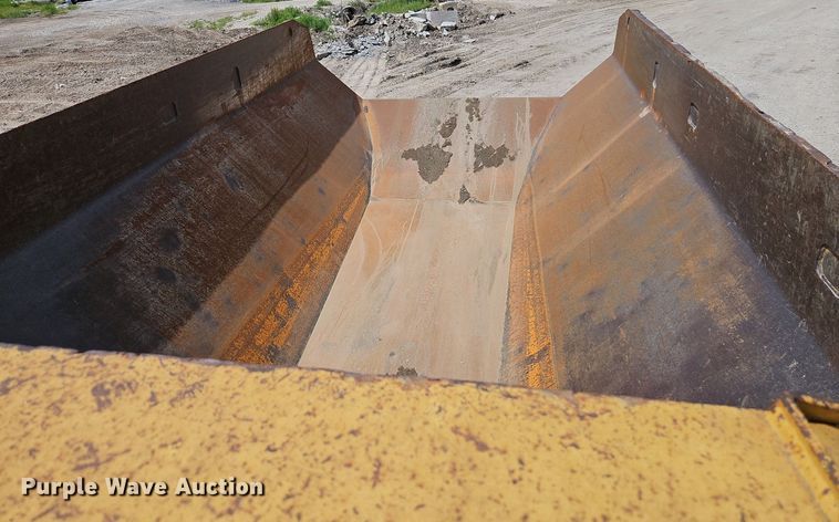 image for item DR8600 2013 Caterpillar  740B haul truck