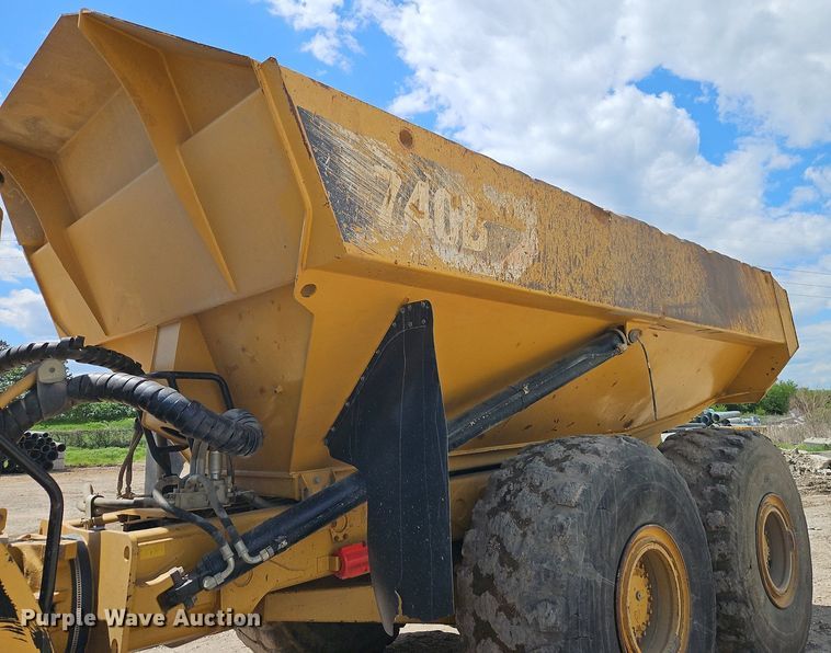 image for item DR8600 2013 Caterpillar  740B haul truck