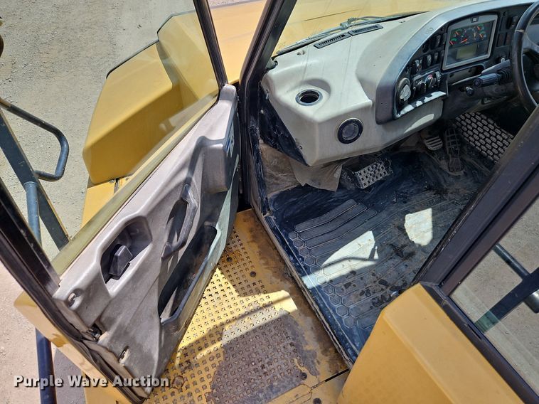 image for item DR8600 2013 Caterpillar  740B haul truck