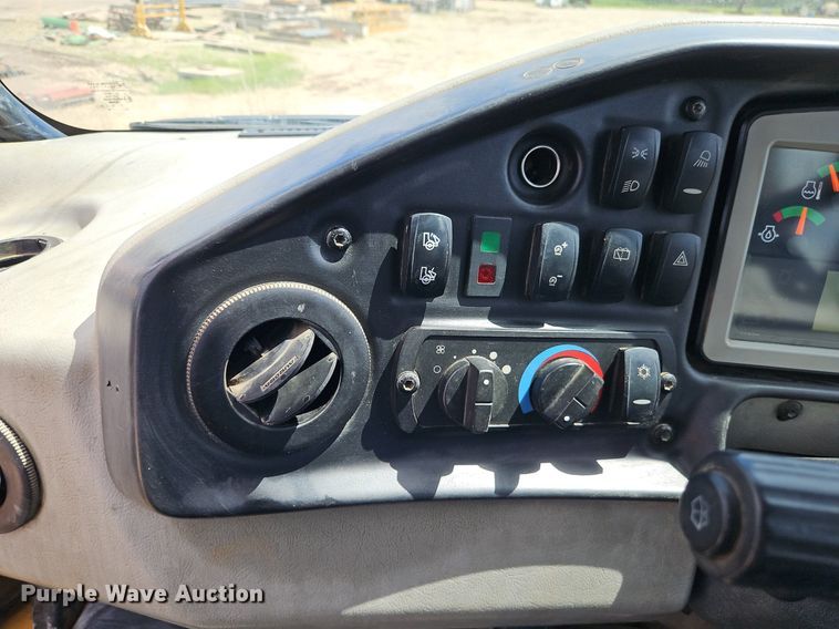 image for item DR8600 2013 Caterpillar  740B haul truck