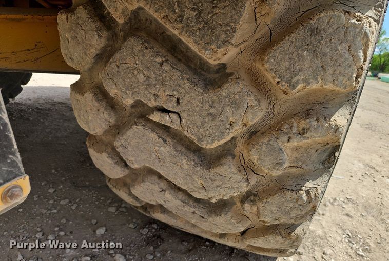 image for item DR8600 2013 Caterpillar  740B haul truck