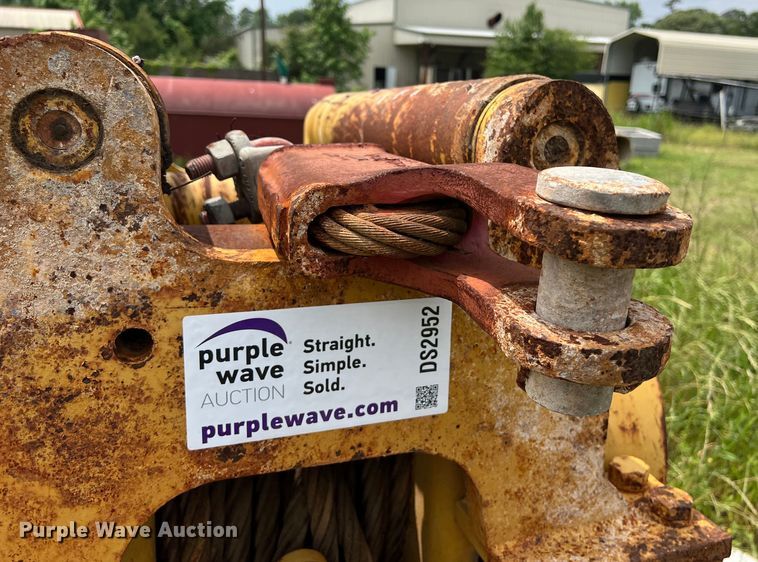 image for item DS2952 Allied W6G winch