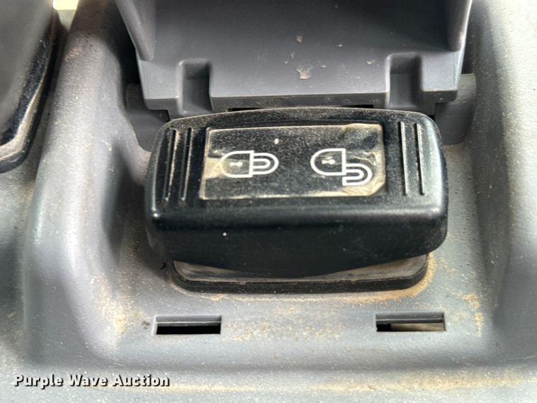 image for item DS2957 2019 Kubota SVL75-2 tracked skid steer loader