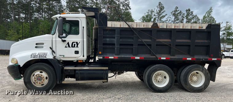 image for item DS3014 2006 Mack CXN613 dump truck