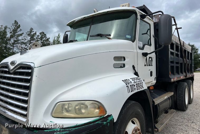 image for item DS3014 2006 Mack CXN613 dump truck