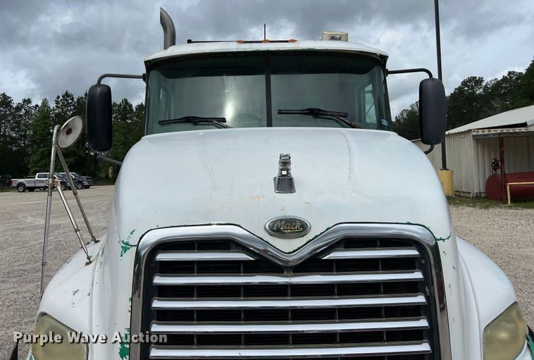 image for item DS3014 2006 Mack CXN613 dump truck