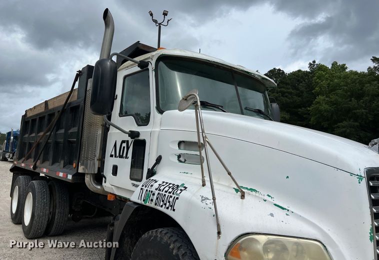 image for item DS3014 2006 Mack CXN613 dump truck