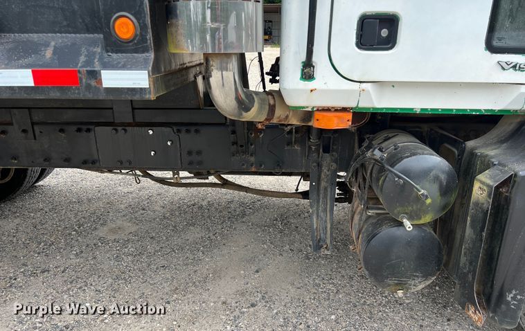 image for item DS3014 2006 Mack CXN613 dump truck