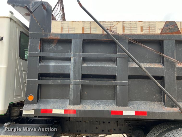 image for item DS3014 2006 Mack CXN613 dump truck