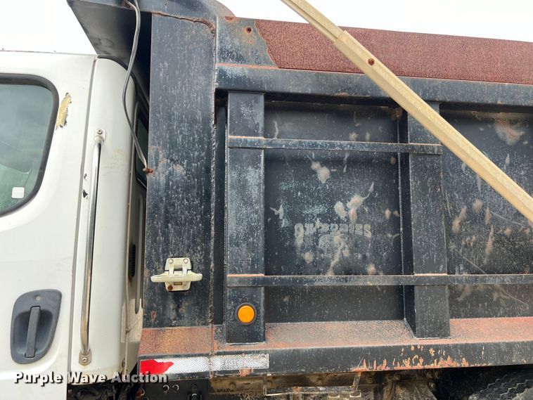 image for item DS3015 2006 Freightliner  Business Class M2 dump truck