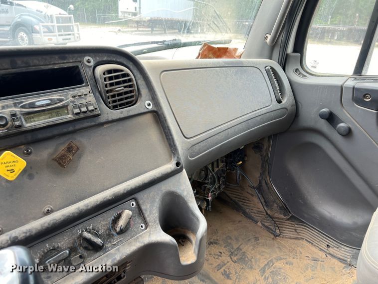 image for item DS3015 2006 Freightliner  Business Class M2 dump truck