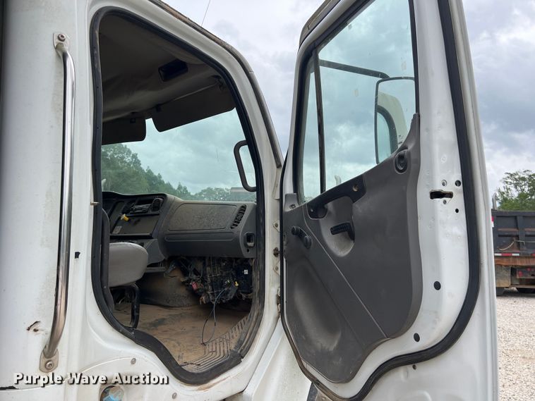 image for item DS3015 2006 Freightliner  Business Class M2 dump truck