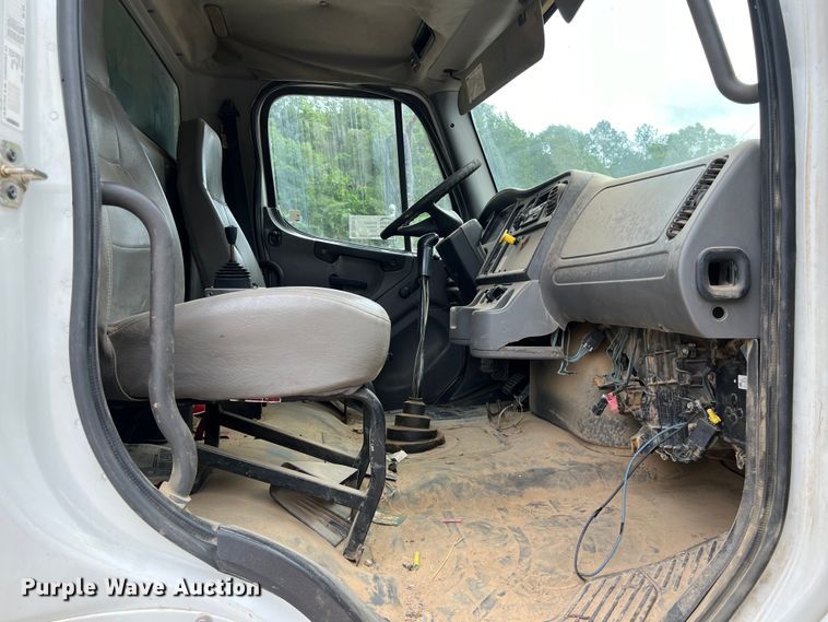 image for item DS3015 2006 Freightliner  Business Class M2 dump truck