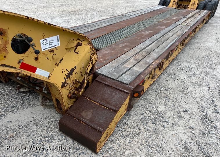image for item DS3016 1981 Rogers Brothers CT3-70D24-145-15 lowboy equipment trailer