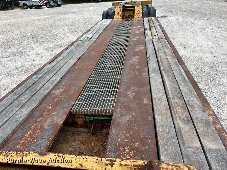 image for item DS3016 1981 Rogers Brothers CT3-70D24-145-15 lowboy equipment trailer
