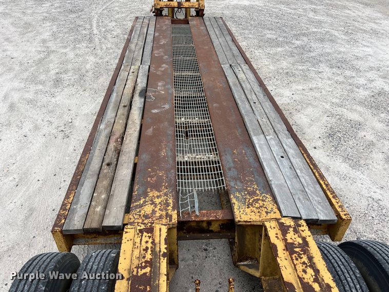 image for item DS3016 1981 Rogers Brothers CT3-70D24-145-15 lowboy equipment trailer