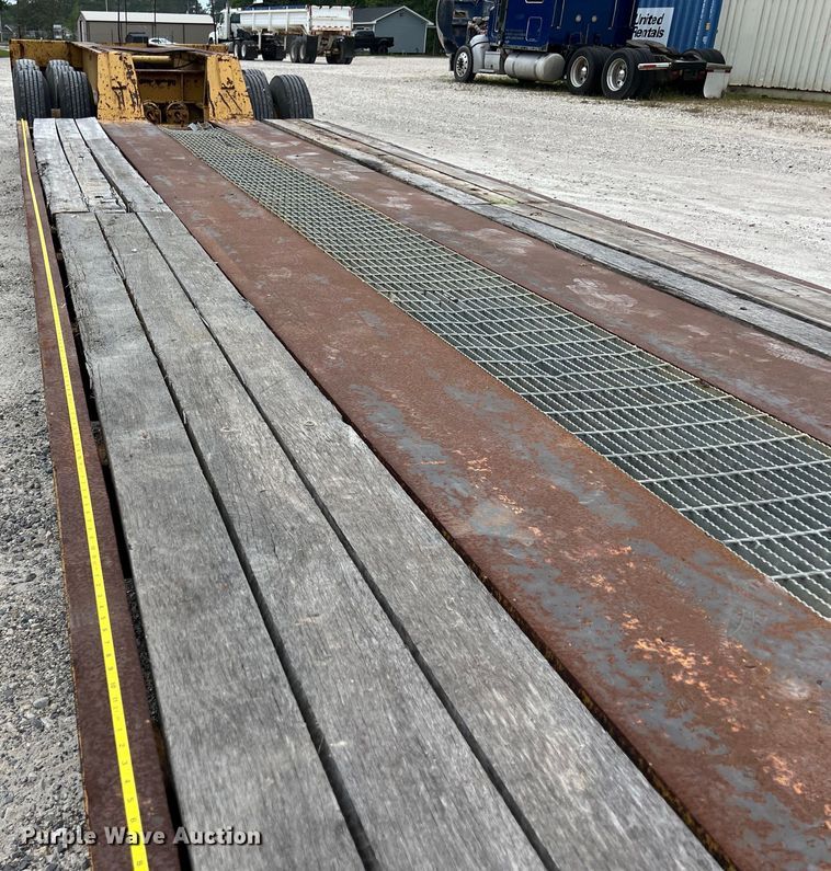 image for item DS3016 1981 Rogers Brothers CT3-70D24-145-15 lowboy equipment trailer