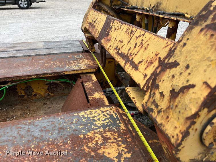 image for item DS3016 1981 Rogers Brothers CT3-70D24-145-15 lowboy equipment trailer