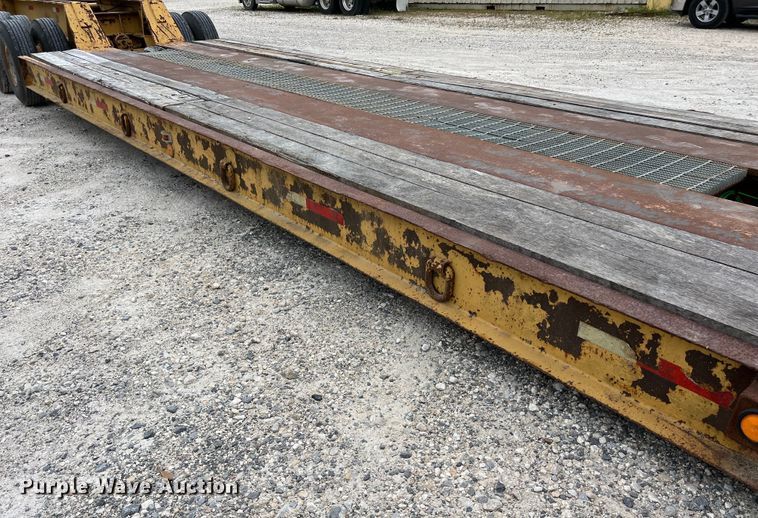 image for item DS3016 1981 Rogers Brothers CT3-70D24-145-15 lowboy equipment trailer