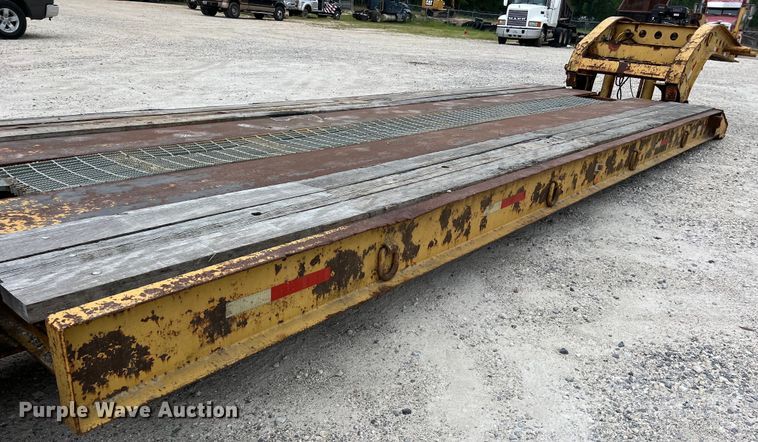 image for item DS3016 1981 Rogers Brothers CT3-70D24-145-15 lowboy equipment trailer