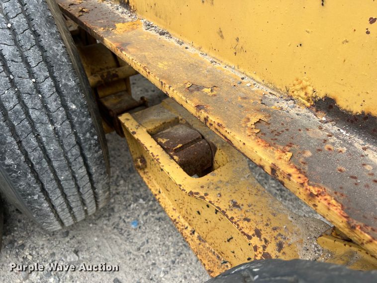 image for item DS3016 1981 Rogers Brothers CT3-70D24-145-15 lowboy equipment trailer