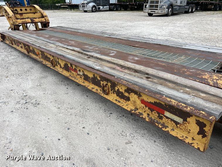 image for item DS3016 1981 Rogers Brothers CT3-70D24-145-15 lowboy equipment trailer