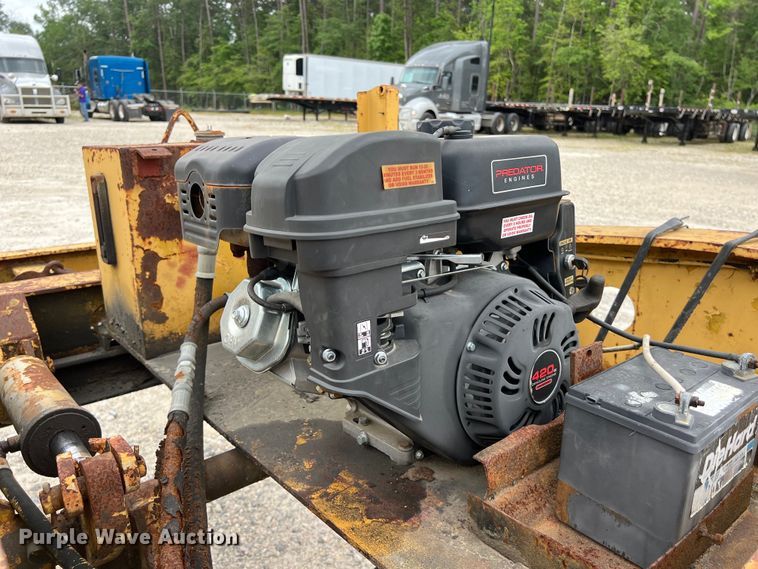 image for item DS3016 1981 Rogers Brothers CT3-70D24-145-15 lowboy equipment trailer