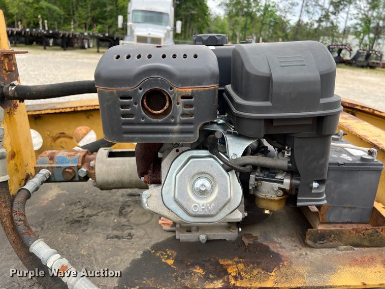 image for item DS3016 1981 Rogers Brothers CT3-70D24-145-15 lowboy equipment trailer