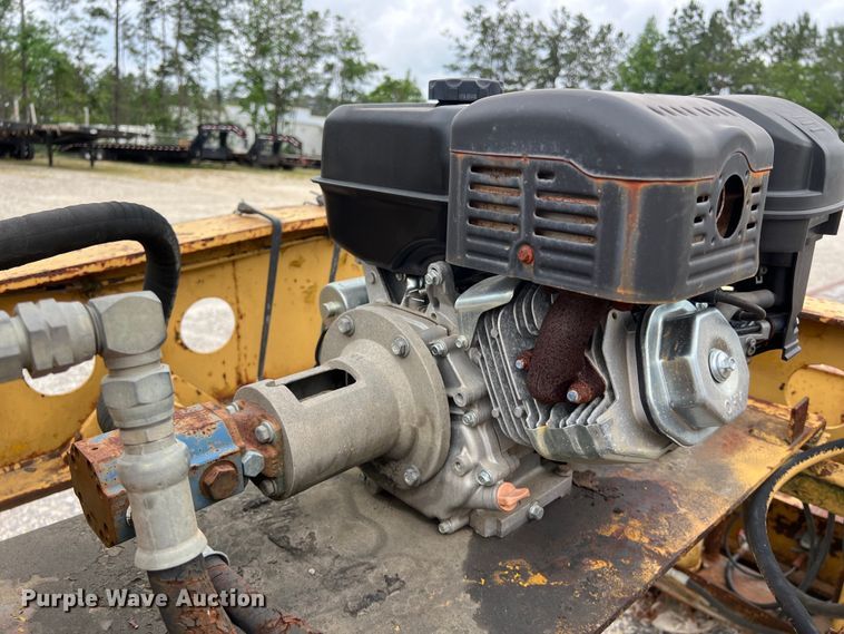 image for item DS3016 1981 Rogers Brothers CT3-70D24-145-15 lowboy equipment trailer