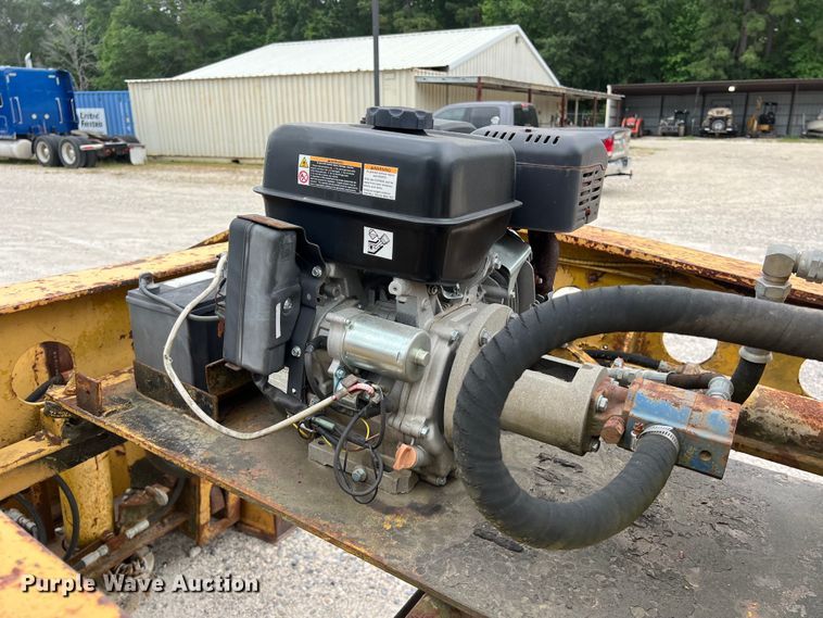 image for item DS3016 1981 Rogers Brothers CT3-70D24-145-15 lowboy equipment trailer