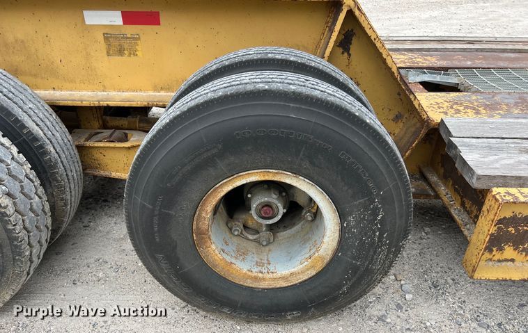 image for item DS3016 1981 Rogers Brothers CT3-70D24-145-15 lowboy equipment trailer