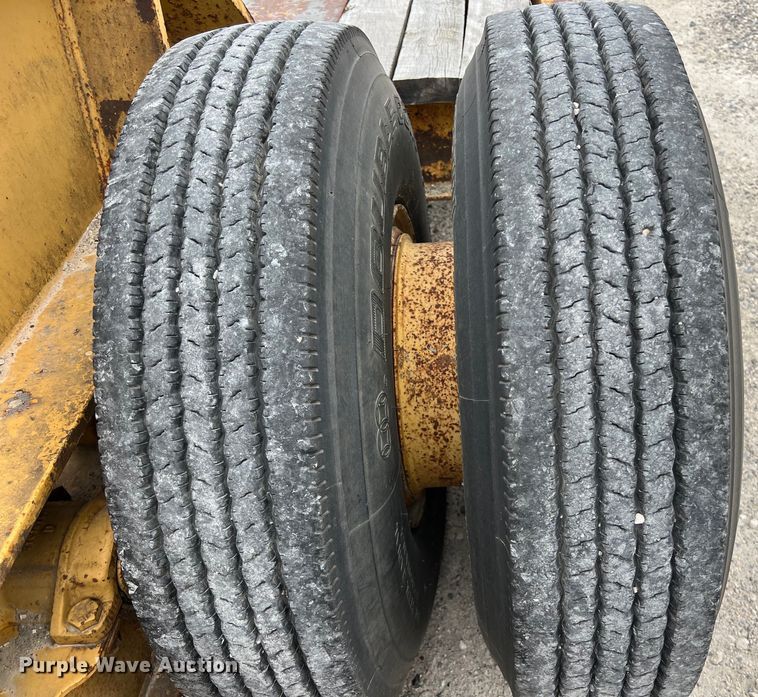 image for item DS3016 1981 Rogers Brothers CT3-70D24-145-15 lowboy equipment trailer