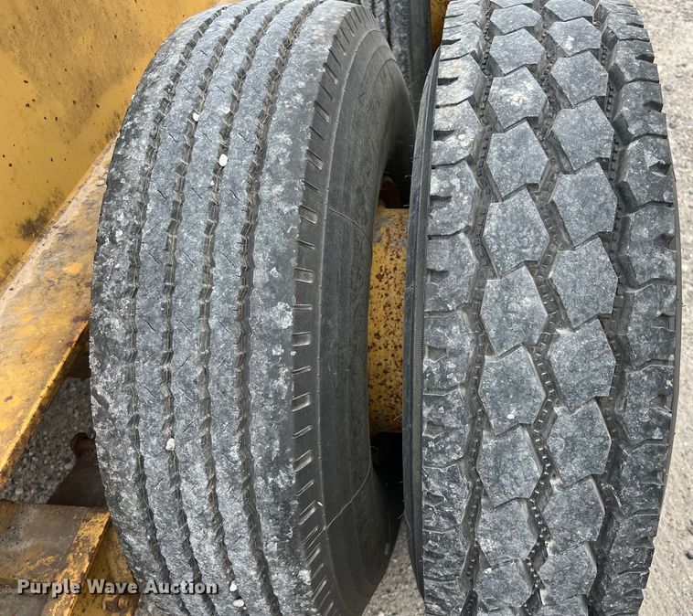 image for item DS3016 1981 Rogers Brothers CT3-70D24-145-15 lowboy equipment trailer